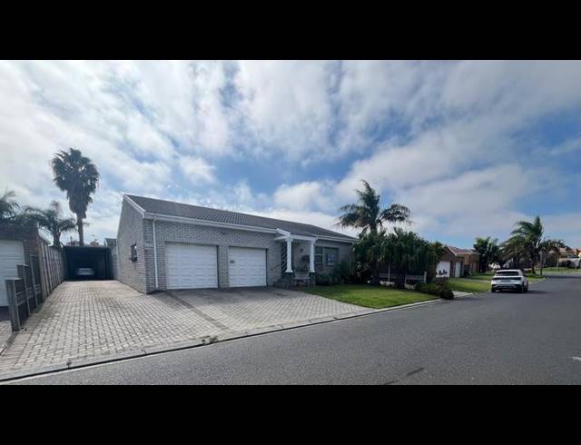 6 BEDROOM HOUSE FOR SALE IN PROTEA HEIGHTS